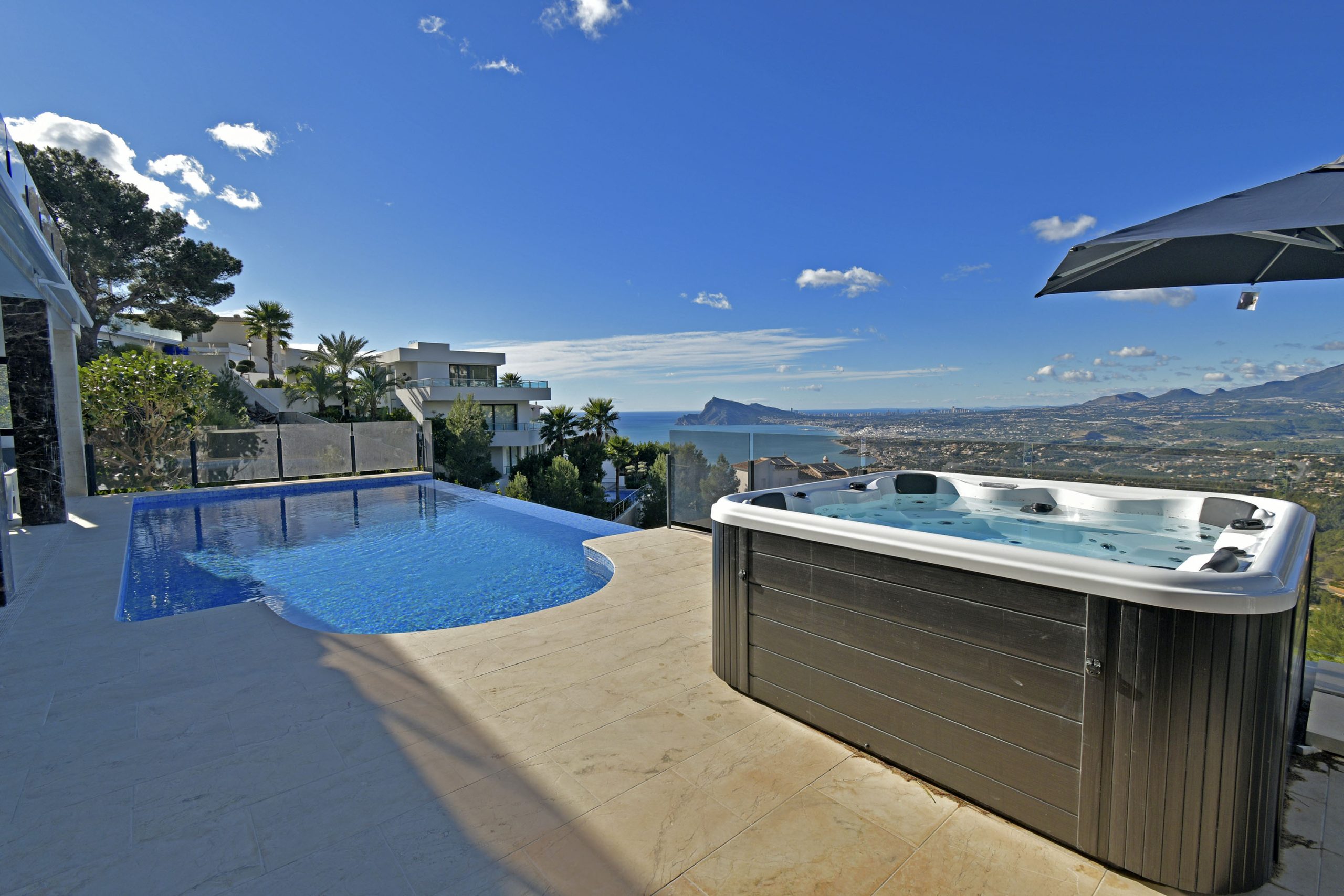 LUXURY VILLA IN ALTEA WITH PANORAMIC VIEWS
