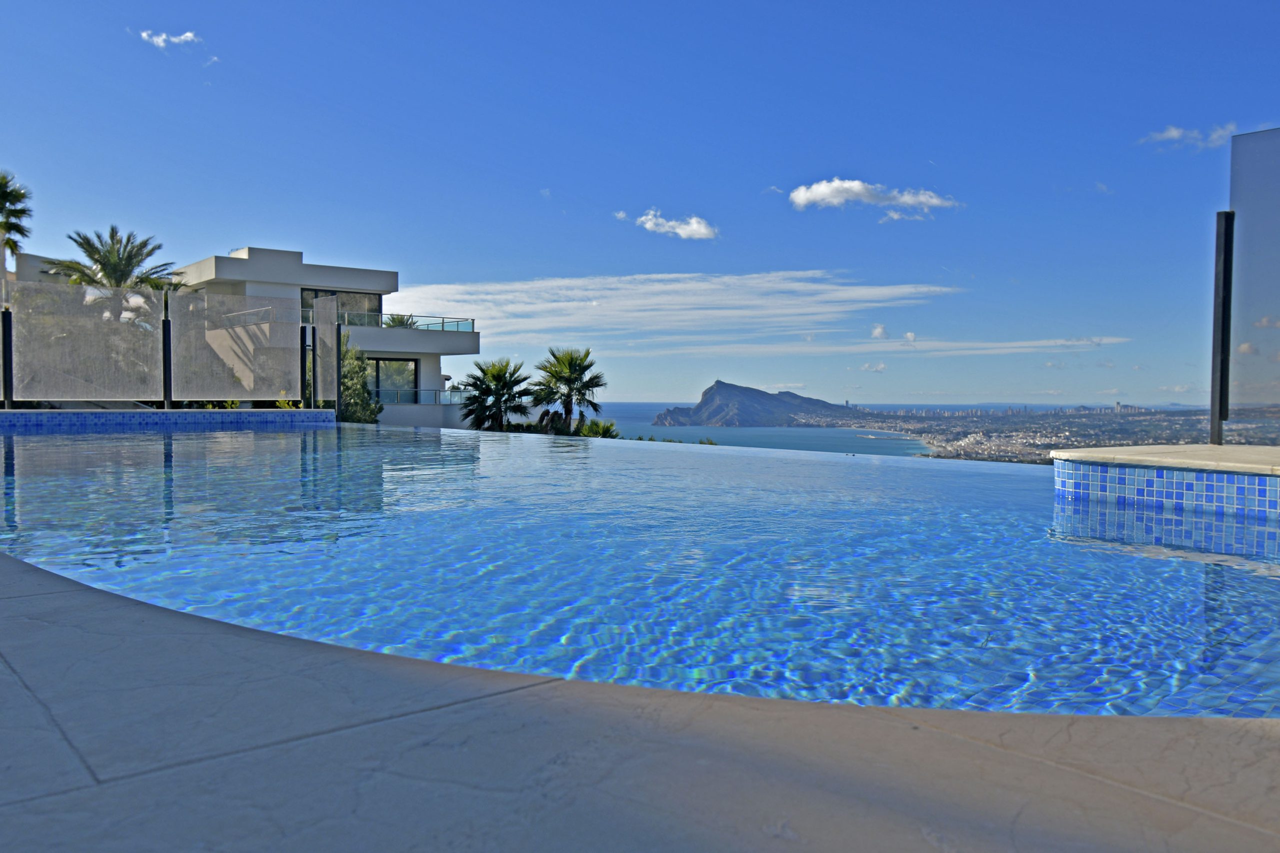 LUXURY VILLA IN ALTEA WITH PANORAMIC VIEWS